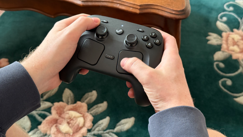 Photorealistic gaming image inspired by the article: Το Steam Controller αναδεικνύεται κορυφαίο για gaming στον καναπέ μου.