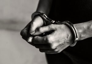 FBI συλλαμβάνει 21χρονο για μόλυνση 8.000 PCs μέσω ψεύτικων παιχνιδιών Steam.