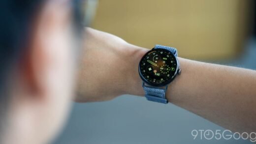 Photorealistic technology image inspired by the article: Pixel Watch 5: Νέο χρώμα Pyrite και αυξημένη τιμή εκκίνησης στα περίπου 371 ευρώ.