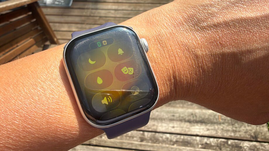 Πώς λειτουργεί η λειτουργία Water Lock στο Apple Watch κατά το κολύμπι