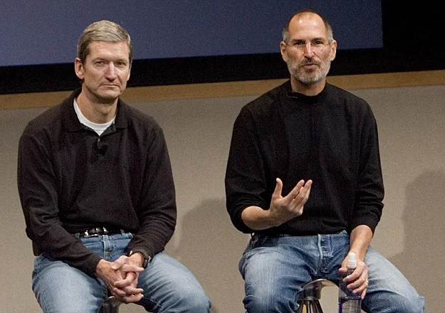 Ο John Ternus αναλαμβάνει CEO της Apple μετά την παραίτηση του Tim Cook