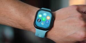 Memoket Gem: Το νέο AI wearable που συμπληρώνει το Apple Watch το 2026